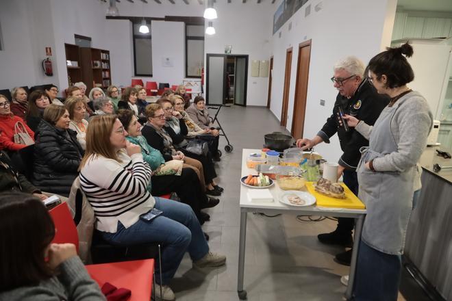 Fotogalería I Las amas de casa de Vila-real ensayan los menús navideños