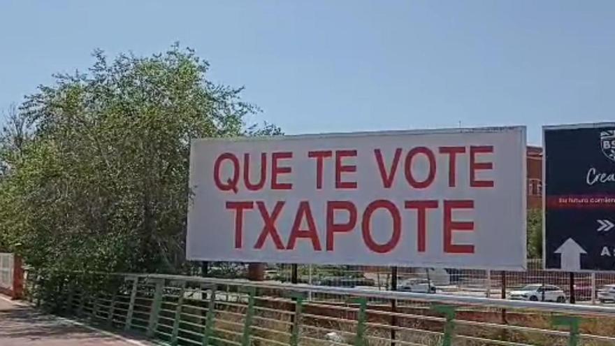 Castelló se llena de vallas publicitarias con el lema &quot;Que te vote Txapote&quot;