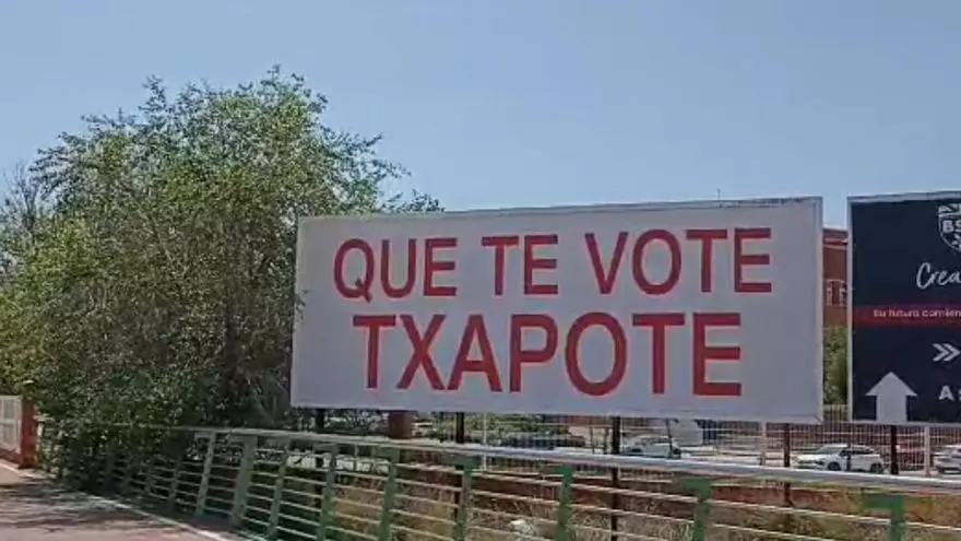 Castelló se llena de vallas publicitarias con el lema "Que te vote Txapote"