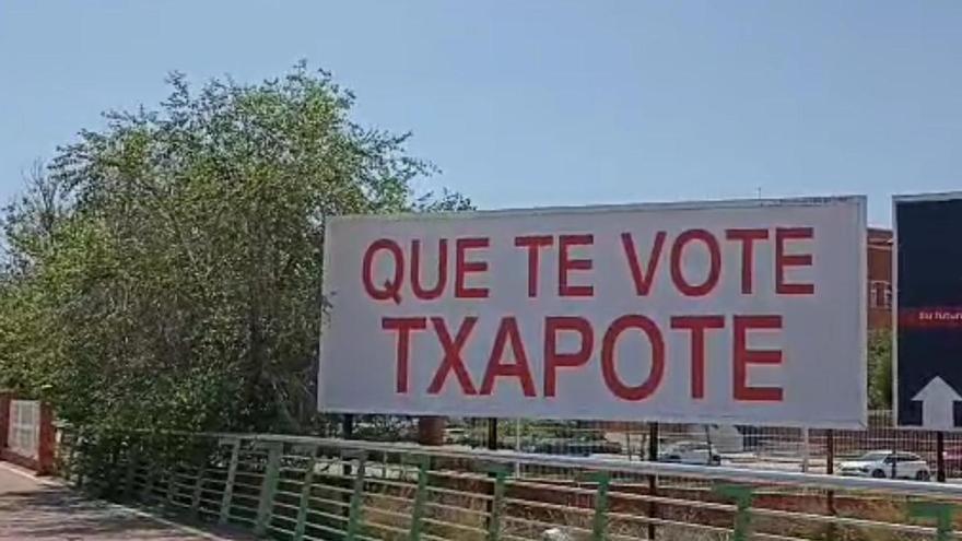 Castelló se llena de vallas publicitarias con el lema "Que te vote Txapote"