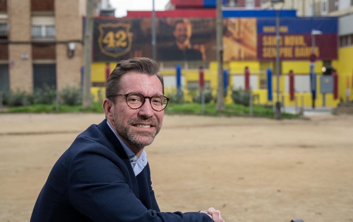 Barcelona 25.02.2026 Deportes El precandidato para las elecciones a la presidencia del FC Barcelona, Marc Ciria, fotografiado en los alrededores de su sede electoral tras la entrevista. Fotografía de Jordi Cotrina
