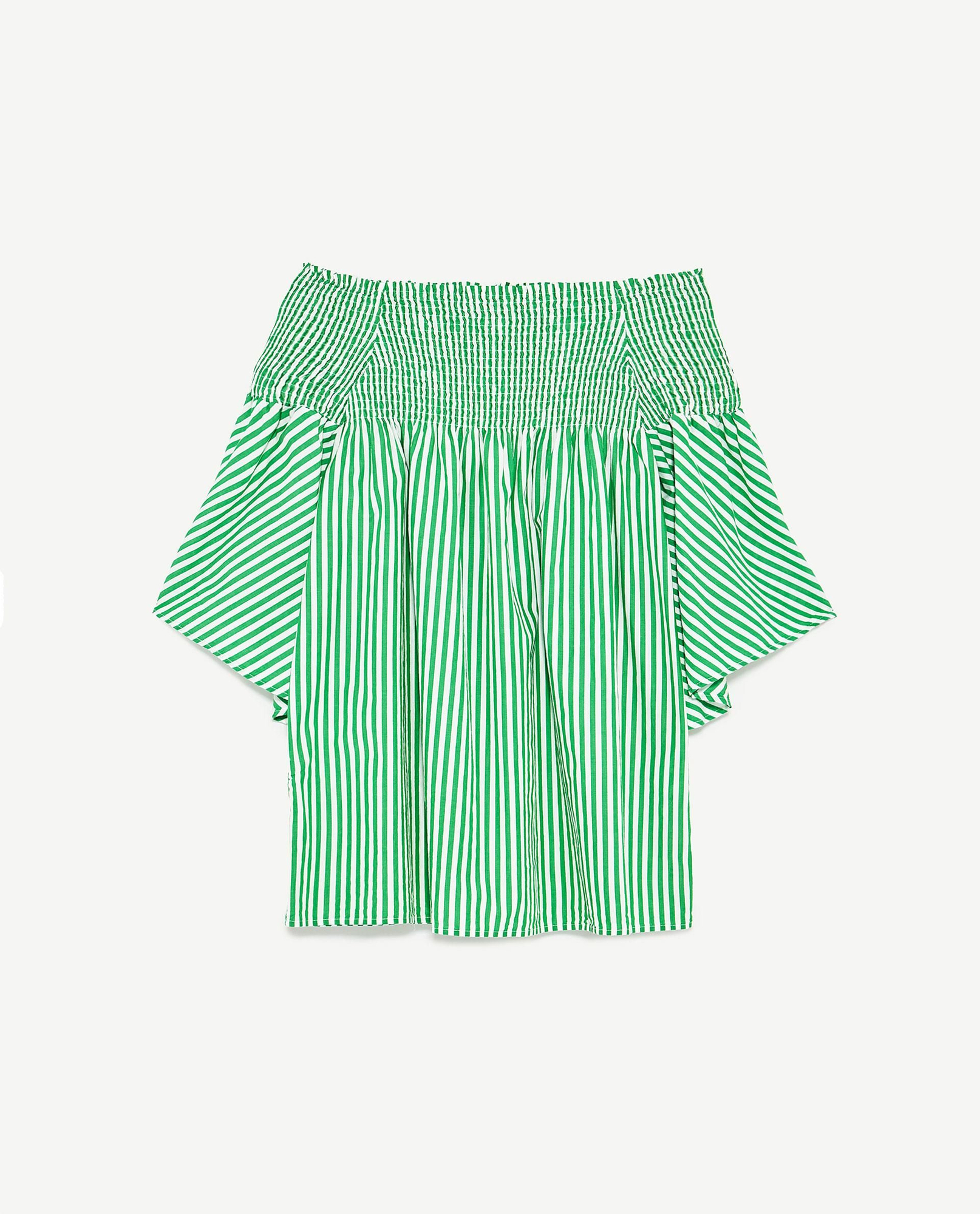 Las combinaciones imposibles de Zara, que terminarás llevando: blusa hombros al aire (29,95 euros)