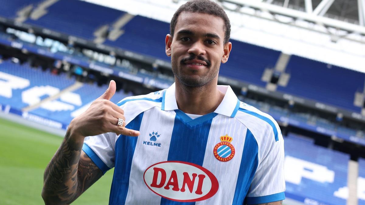 Ngonge, este miércoles en su presentación en el RCDE Stadium.