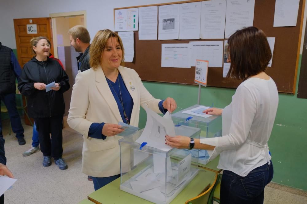 Els alcaldables de Figueres votant