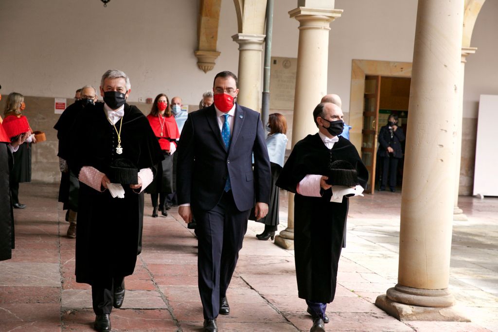 Ignacio Villaverde toma posesión como rector de la Universidad de Oviedo