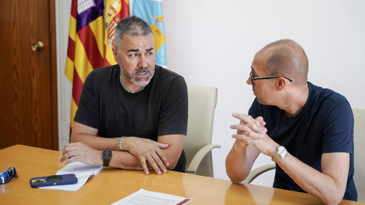 Un momento de la reunión entre Óscar Portas y el representante de UGT, Óscar Beltrán.