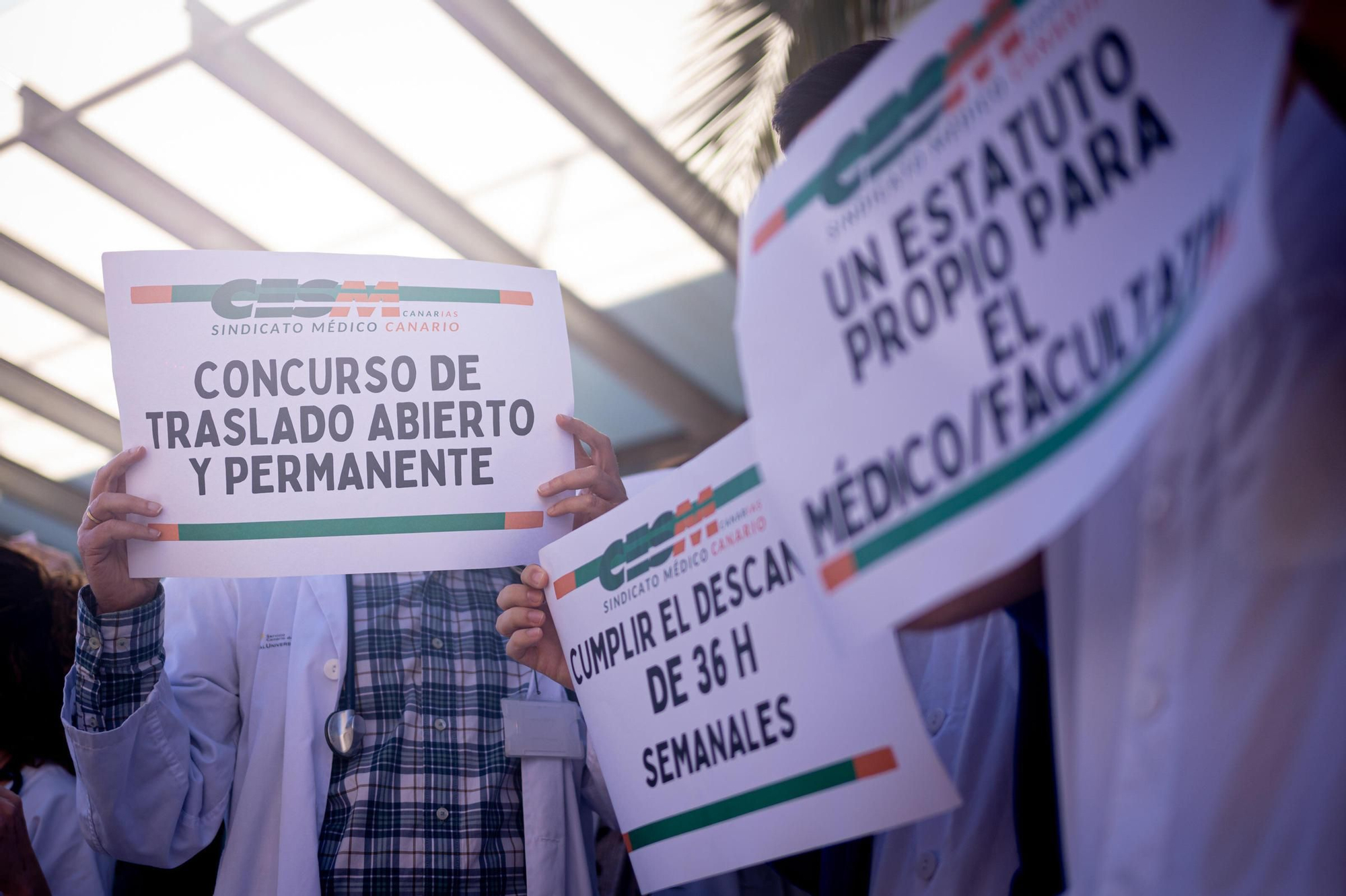 Manifestación por el cambio de condiciones de médicos por parte del Ministerio por fuera del HUC