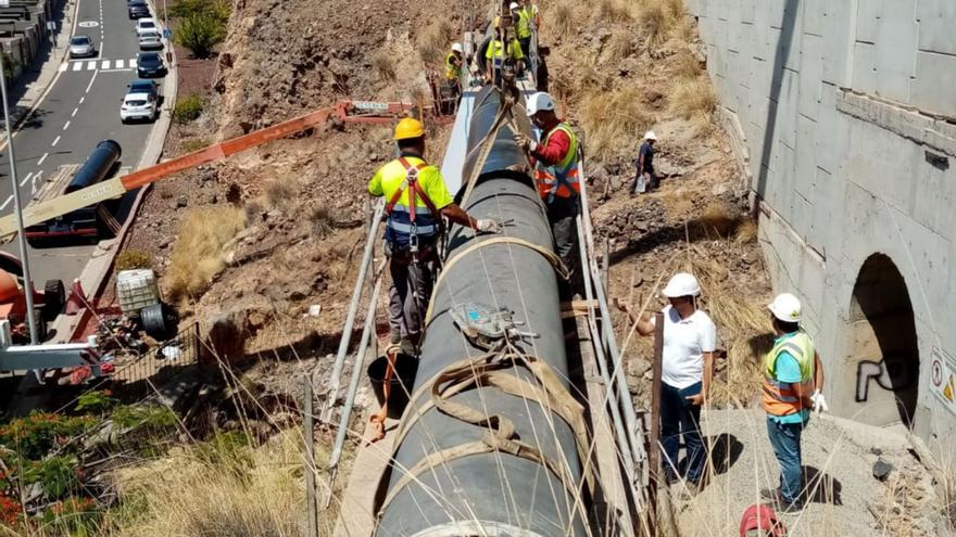 Tubería de conducción del agua regenerada al sur de Tenerife. | | E.D.