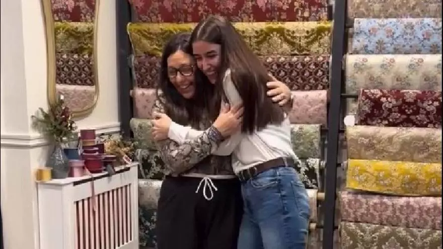 La reaccion de Carmen Prades al ver su Espolín Fallera Mayor de València