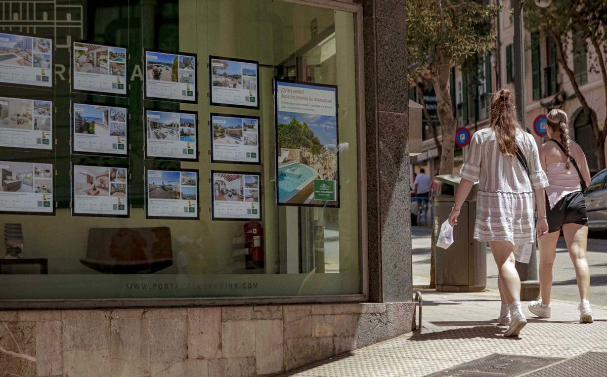 Junio se ha cerrado con una fuerte caída en la compraventa de viviendas en Balears. | B. RAMON