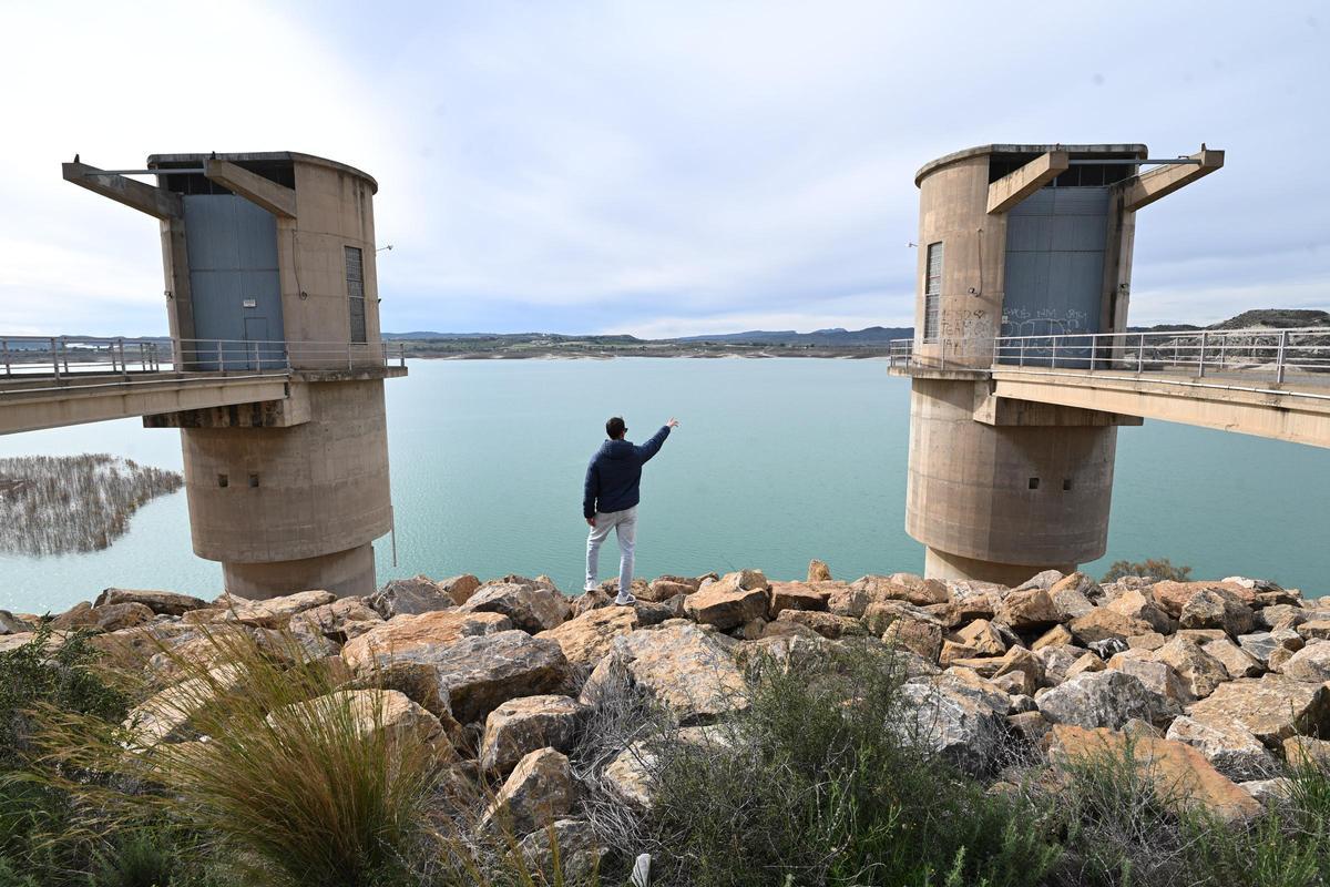 Torres de captación de agua de La Pedrera, en una imagen reciente.