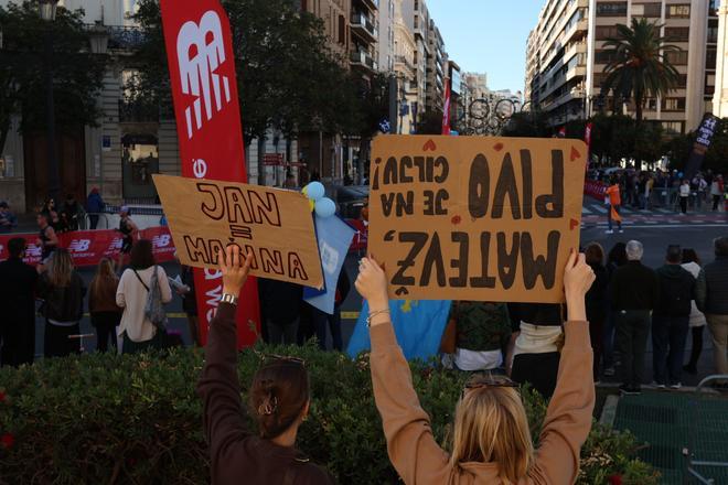 Domingo de gloria y fiesta en el Maratón: València se vuelca con los corredores