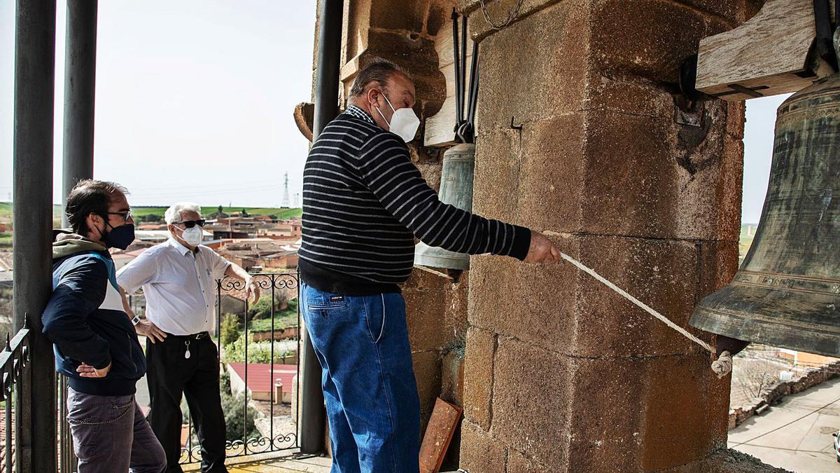 Toque de campanas en el campanario de Andavías