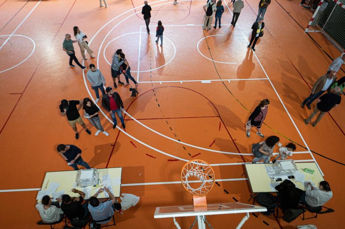 Votaciones en la escuela Grèvol de Barcelona