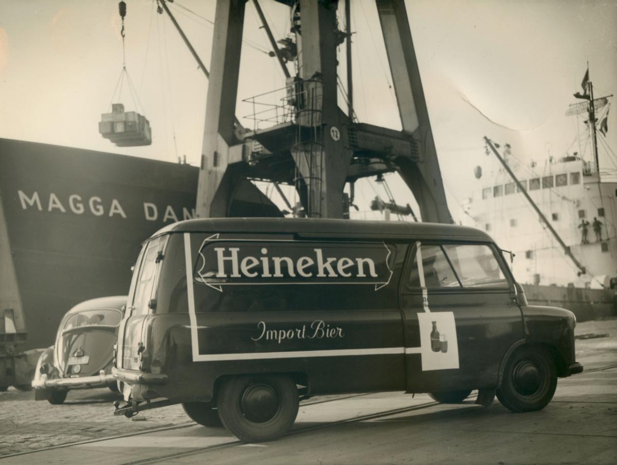 Uno de los camiones de Heineken en el siglo XX.