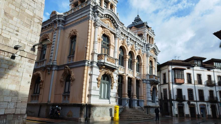 Refriega política en torno al Casino de Llanes