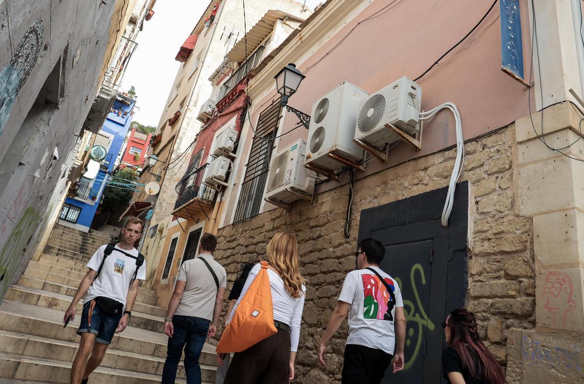 Aparatos de aire acondicionado en fachadas exteriores.