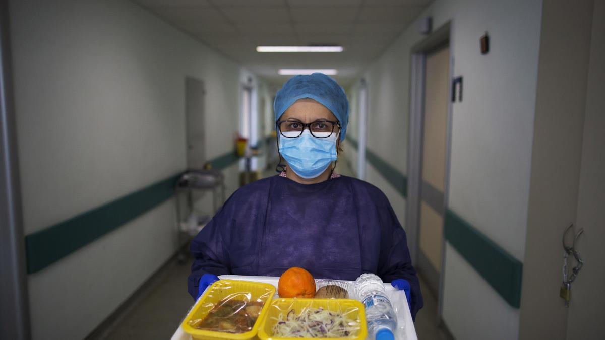 Bustinduy regulará la calidad de comida de hospitales y residencias como en los colegios