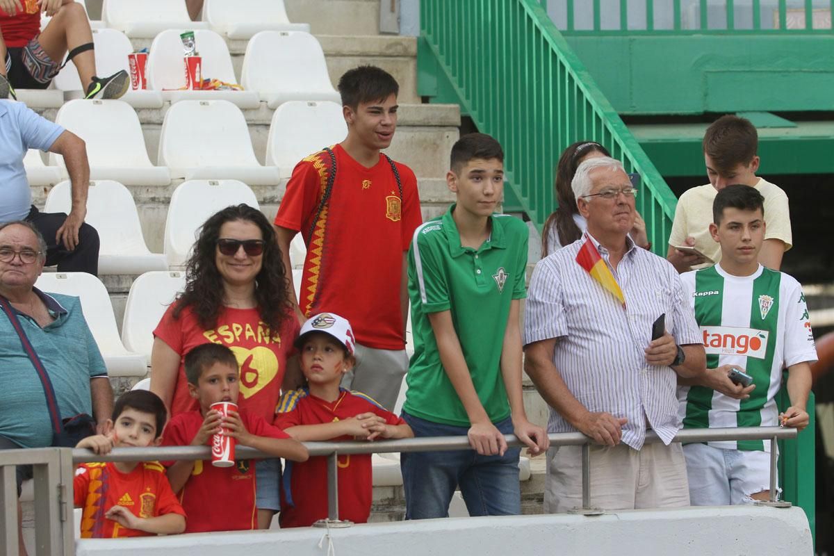 Aficionados en el encuentro de ‘La Rojita’