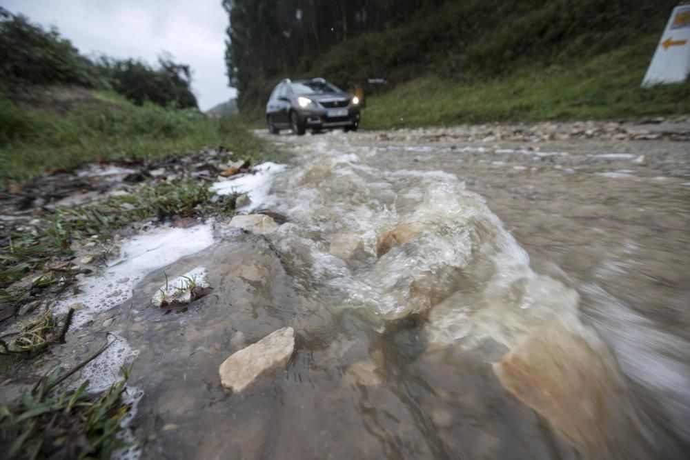 Temporal en Asturias: Las intensas lluvias dejan ríos desbordados y carreteras cortadas en el Oriente