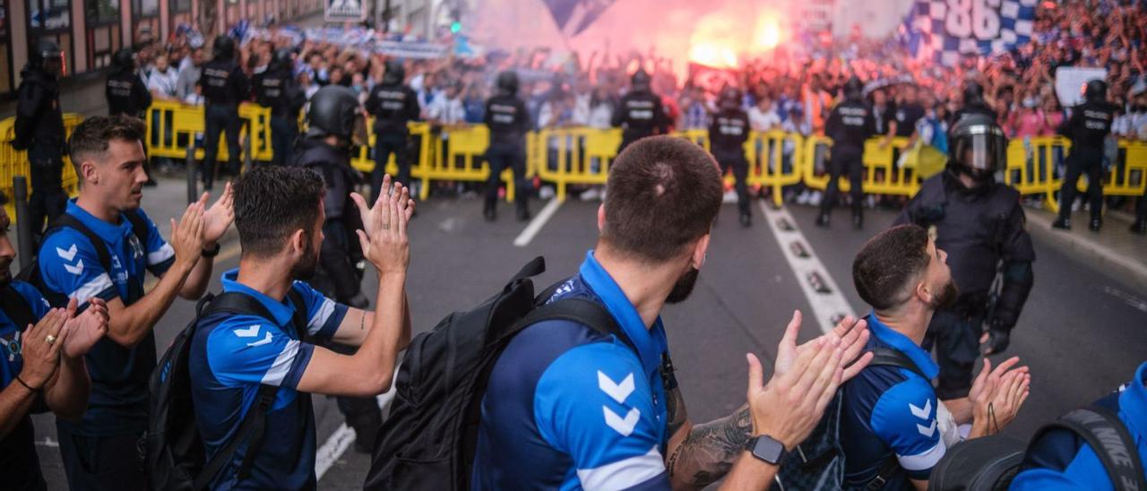 Ambiente previo al último Tenerife-Las Palmas, el que se jugó el 1 de junio d 2022 en el Heliodoro Rodríguez López. | | ANDRÉS GUTIÉRREZ