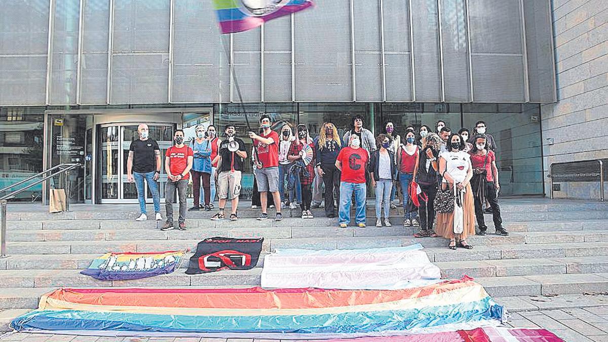Mobilització a Girona contra les agressions LGTBIfòbiques.