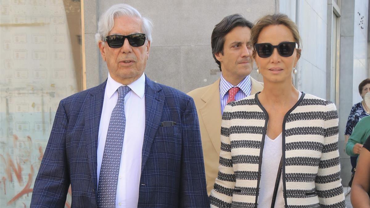 lmmarco39842749 isabel preysler y mario vargas llosa durante un festejo taur170828174333