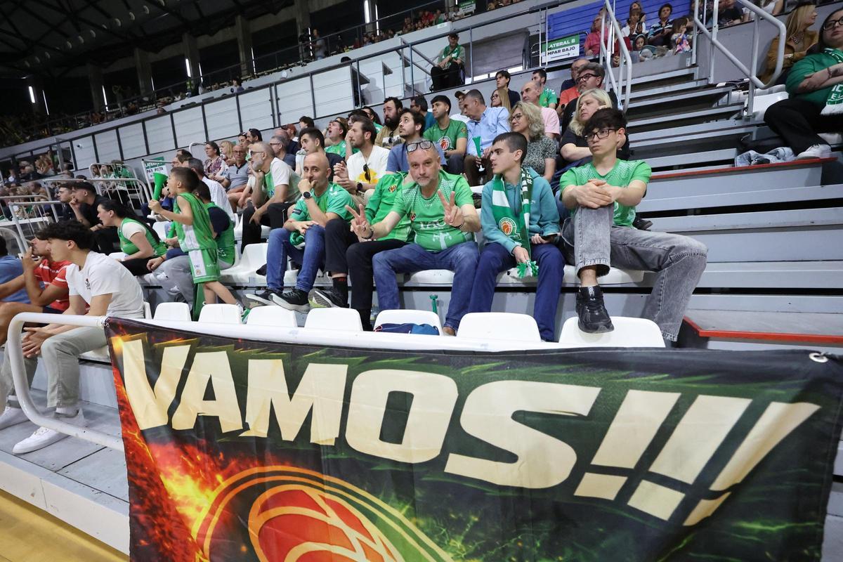 Galería | Las mejores imágenes del Amics Castelló-CB Llíria en el Ciutat Castelló
