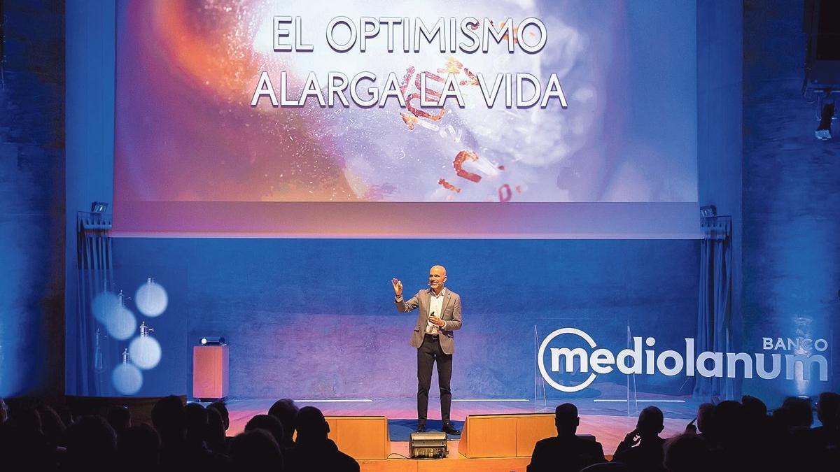 Luca Lazzarini, durante la conferencia del Razoptimismo Tour 2020 celebrada en Barcelona