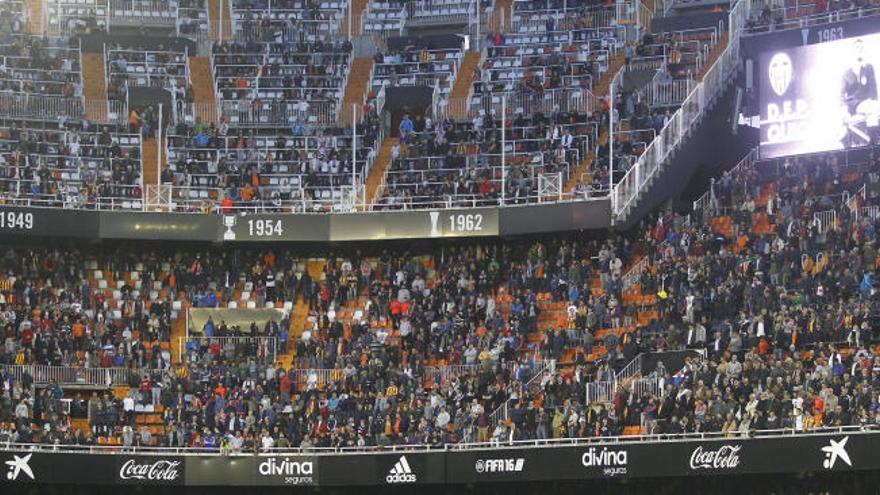 La afición del Valencia disfruta por fin.