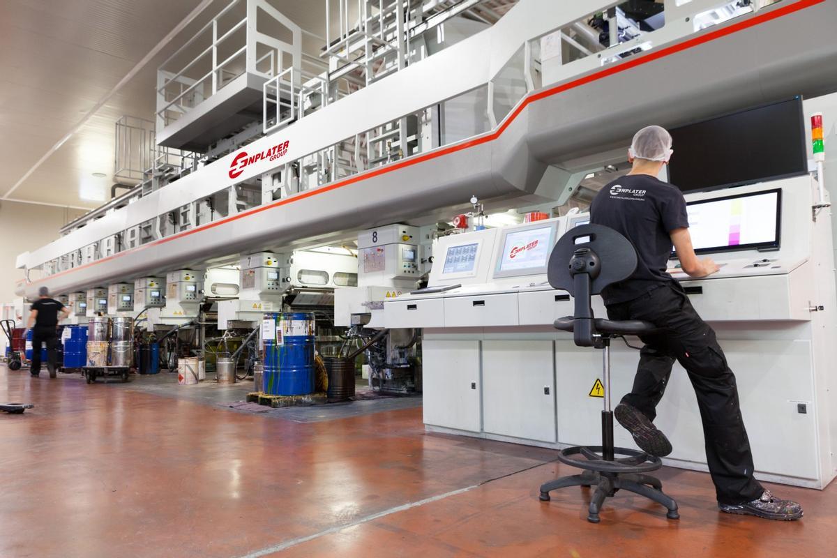 Un treballador d'Enplater Group, en una imatge d'arxiu.
