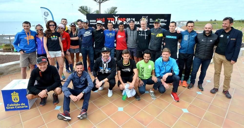 Encuentro de los corredores de la Transgrancanaria con los medios