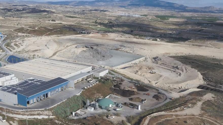 El centro de tratamientos de residuos de Cañada Hermosa lleva treinta años en funcionamiento. | A.M.