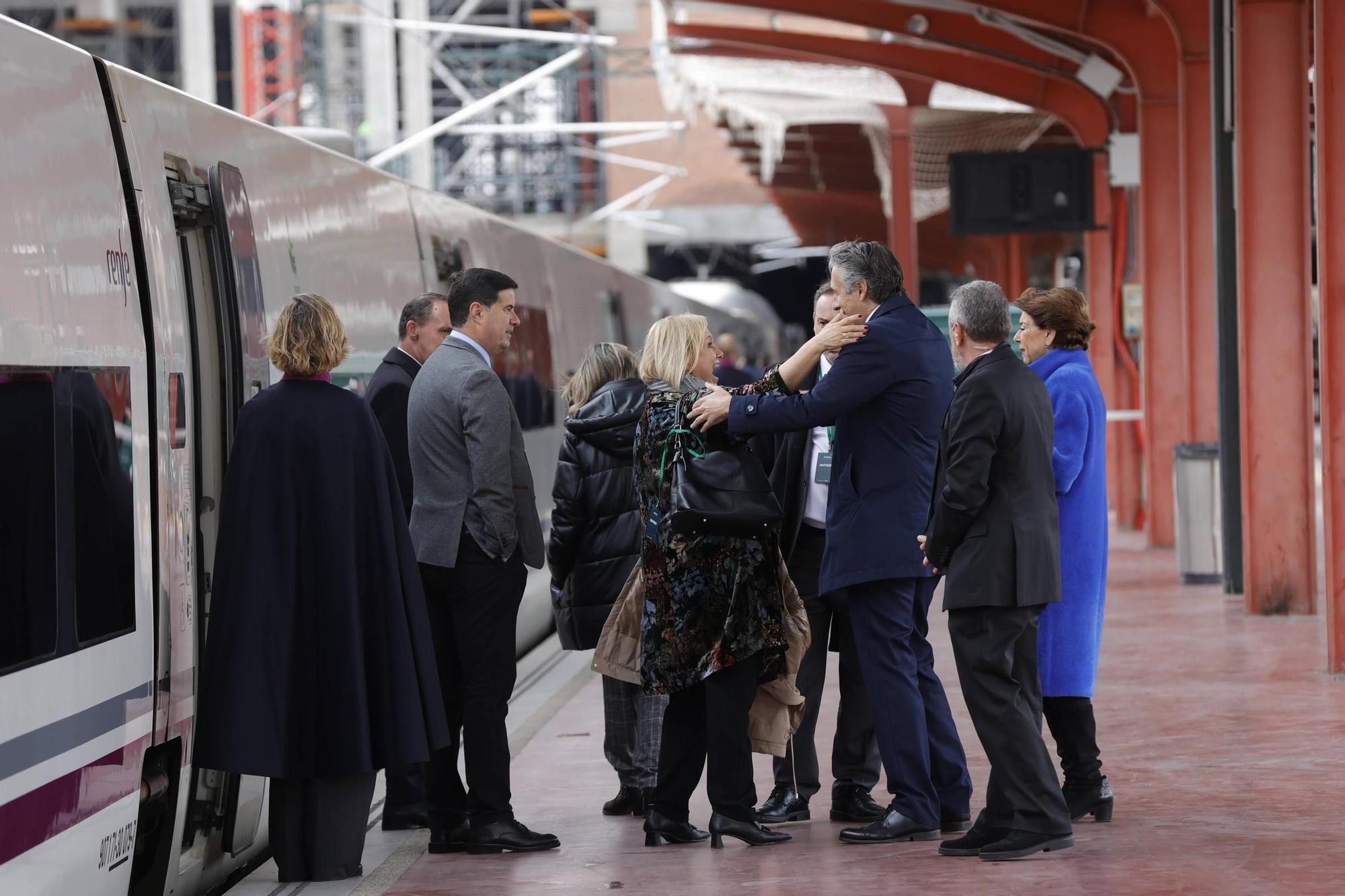 El AVE realiza su viaje inaugural de Madrid a Asturias