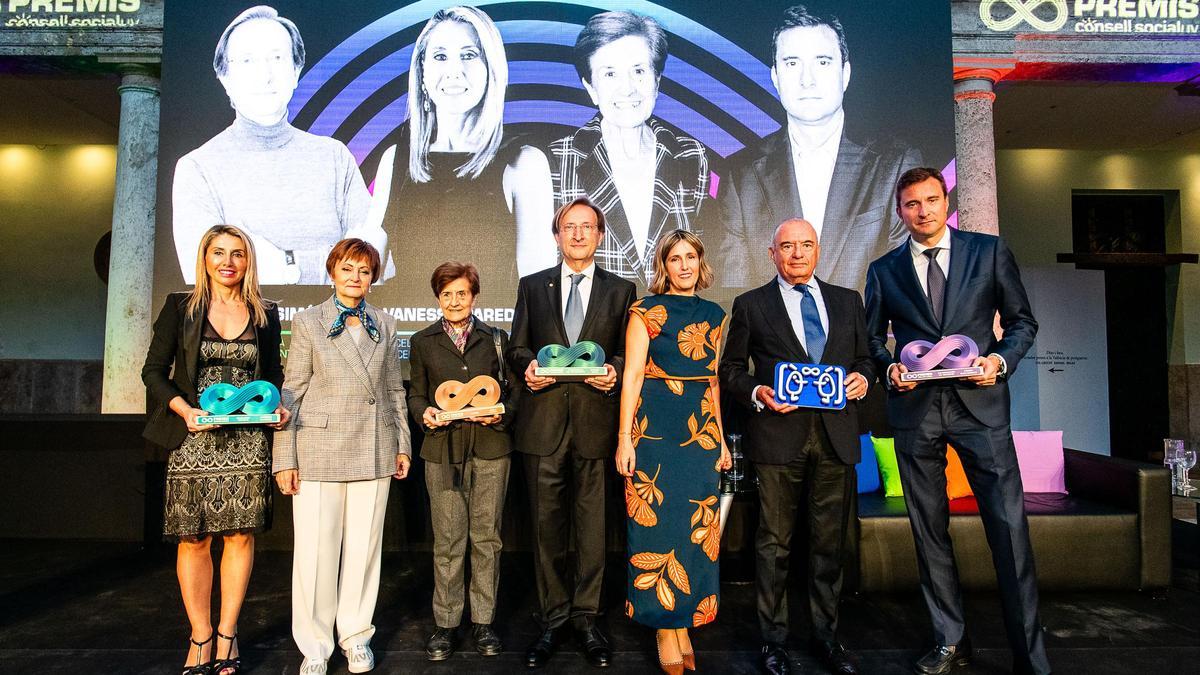 Los premiados Vanessa Paredes, Adela Cortina, Carlos Simón y David Salvo, CEO de Power Electronics junto a Mavi Mestre y Ángela Pérez.