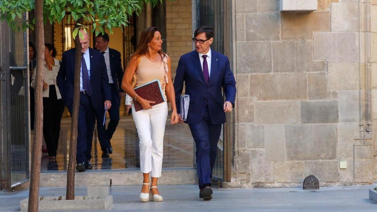 El president de la Generalitat, Salvador Illa, con la consellera de Educació, Esther Niubó, este martes