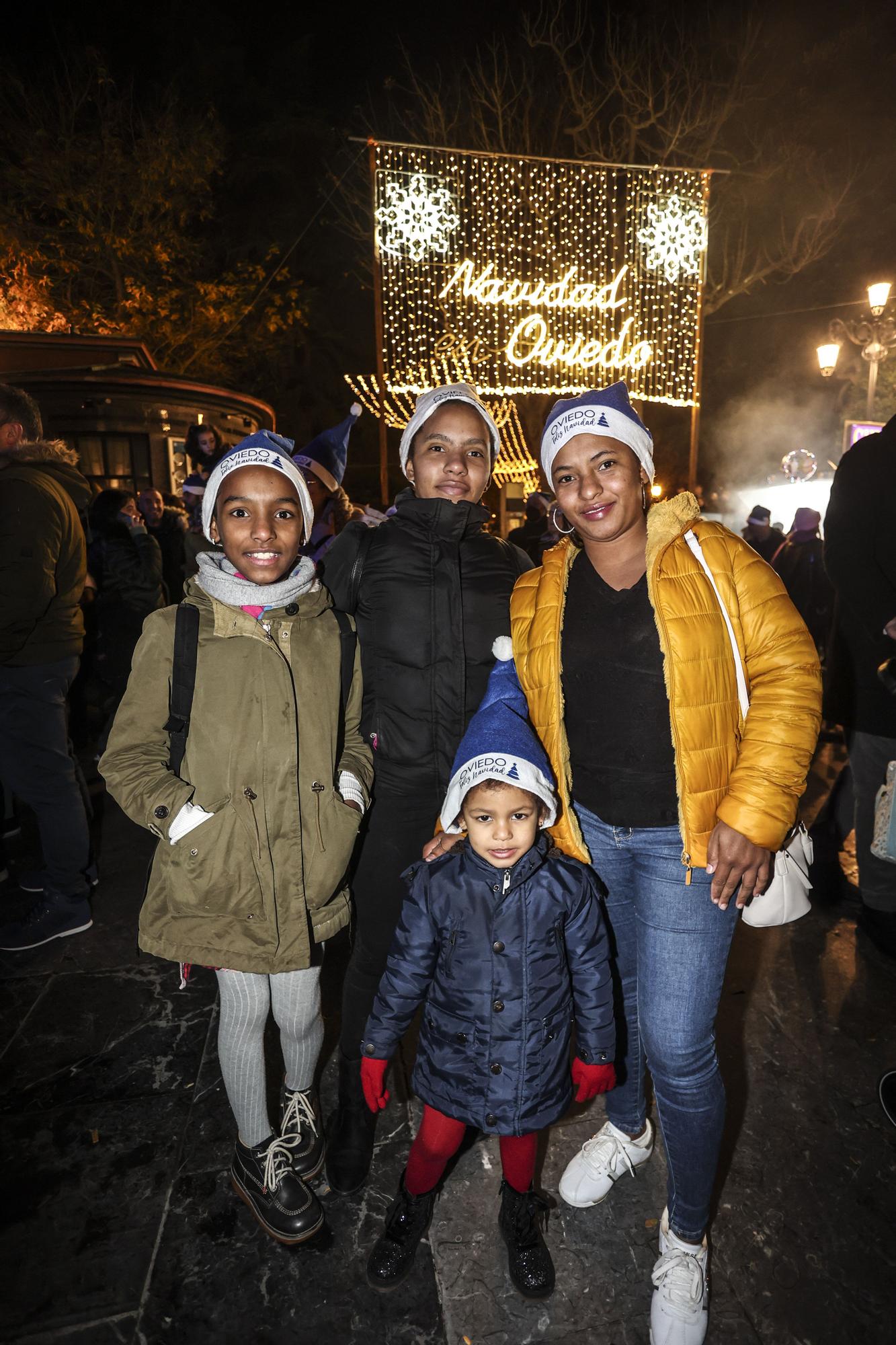 En imágenes: así fue el encendido de las luces de Navidad en Oviedo