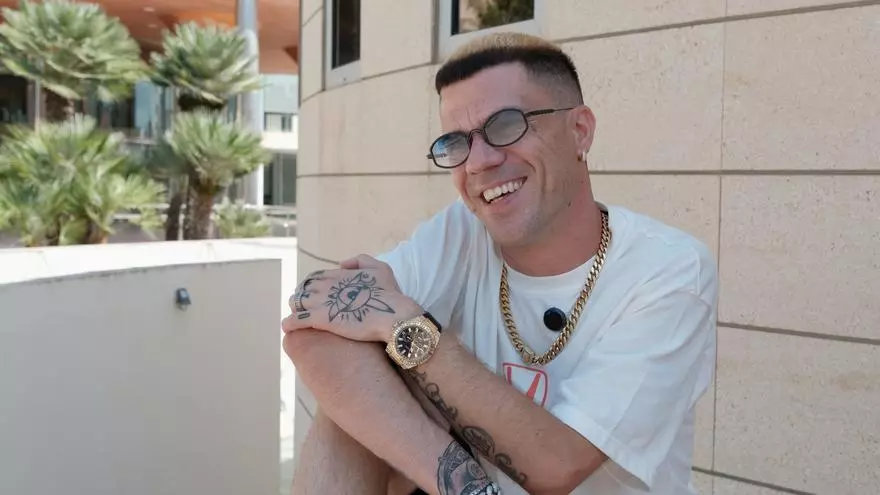 El artista urbano Vinnie Dollar habla de su relación con el rap y el flamenco y su futuro disco de música electrónica
