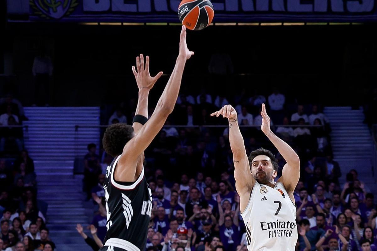 Campazzo, en un lanzamiento exterior en el encuentro ante el cuadro de Ivanovic