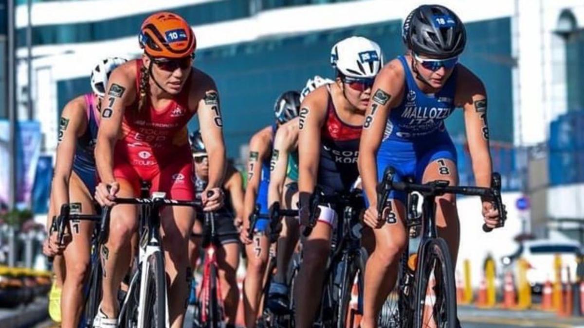 Xisca Tous, a la izquierda, durante la prueba de Tongyeong. | WORLD TRIATHLON