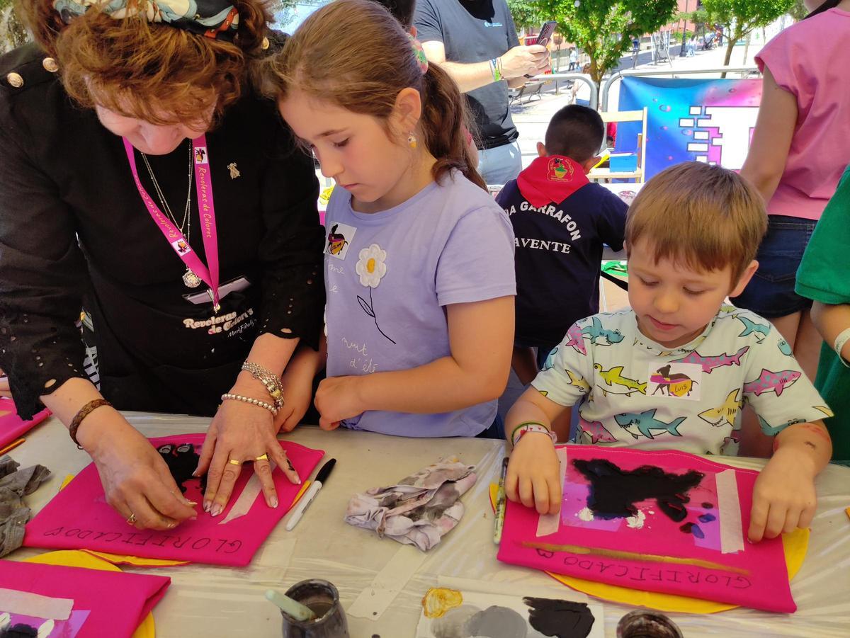 Taller de "Revoleras de Colores", de Mer Fidalgo.