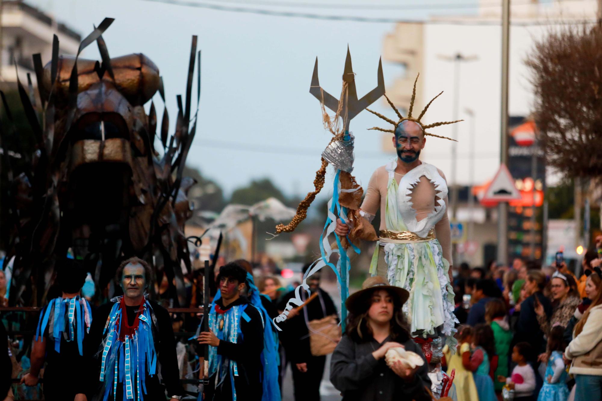 Todas las imágenes de la rúa de carnaval 2023 en Santa Eulària