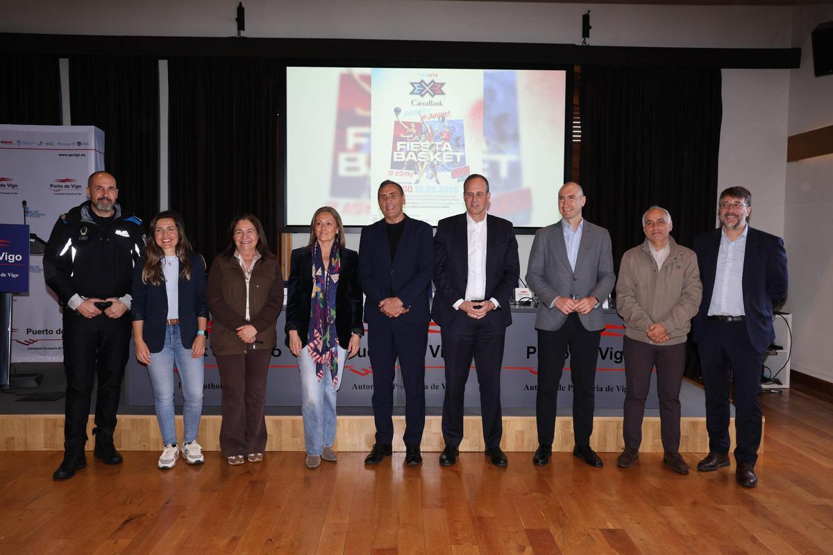 Autoridades asistentes a la presentación.