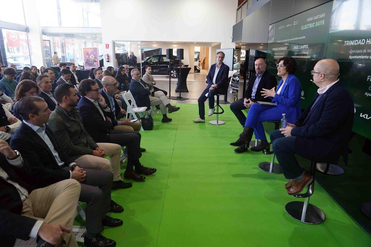 Caetano Motor acogió, por segunda vez consecutiva, la jornada sobre movilidad sostenible organizada por La Opinión