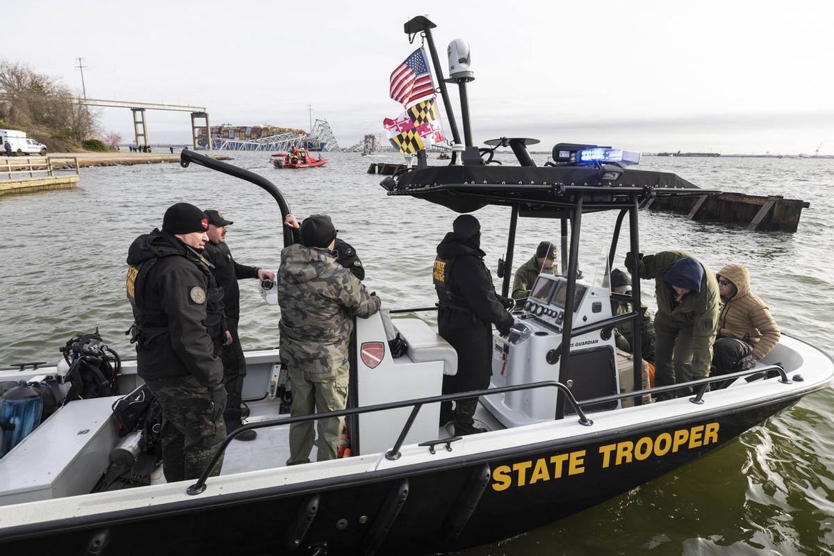 Un barco carguero  impacta contra el puente Francis Scott Key en Baltimore