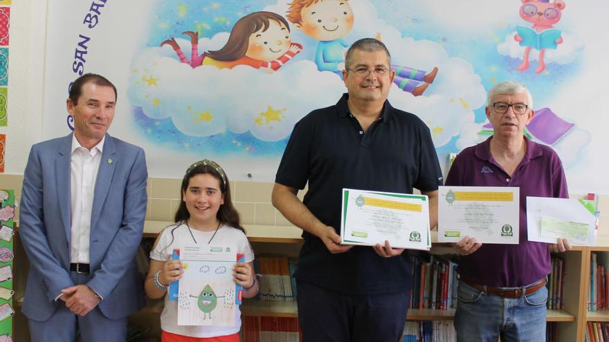 Una alcachofa con forma de gota de agua gana el concurso escolar de dibujo de la Vega Baja