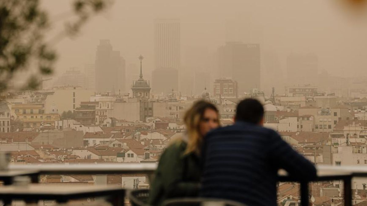 Vista de la calima sobre Madrid, desde el Círculo de Bellas Artes, en 2022.