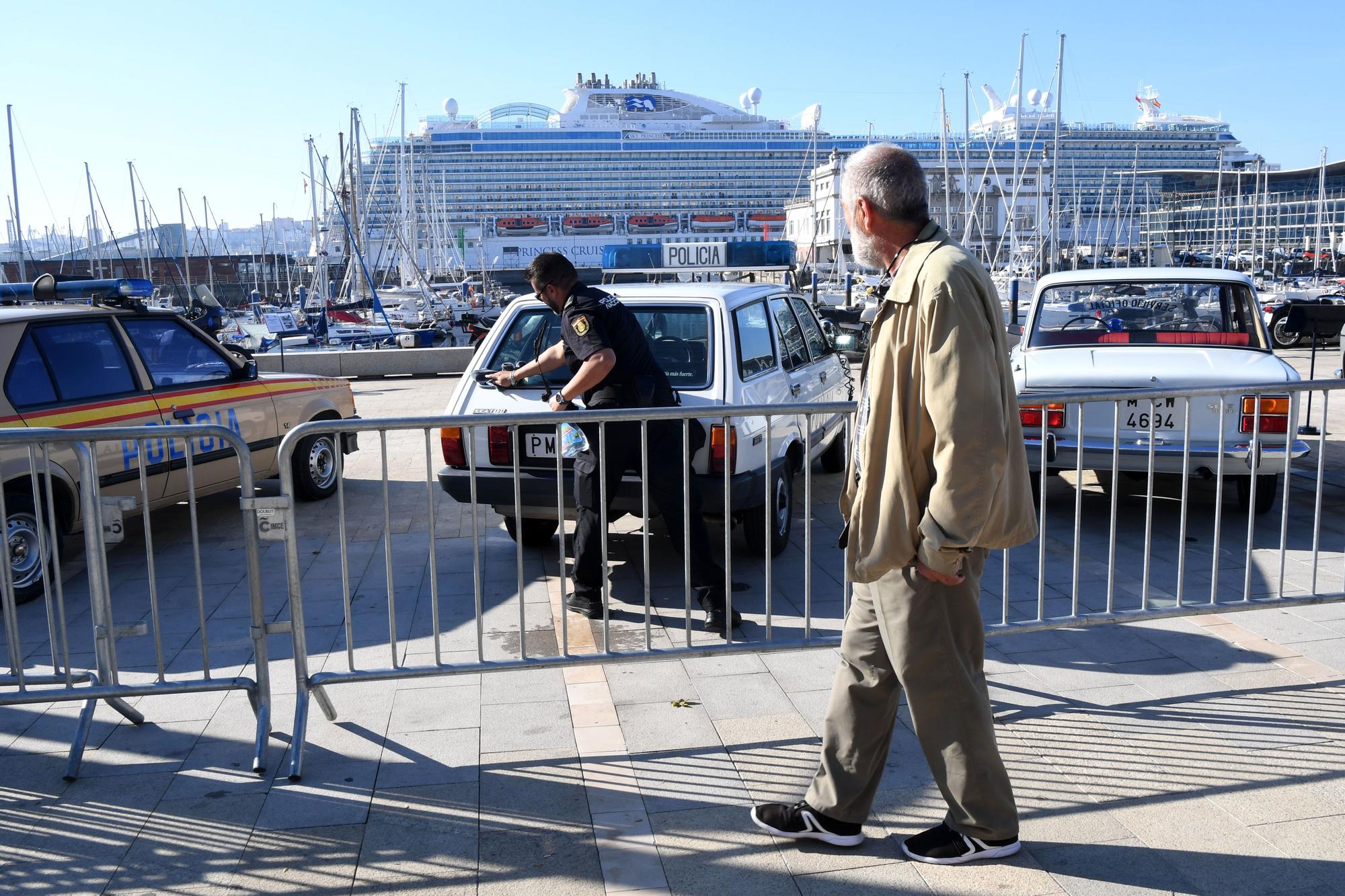 Exhibición de vehículos de la Policía Nacional expuestos en la Marina