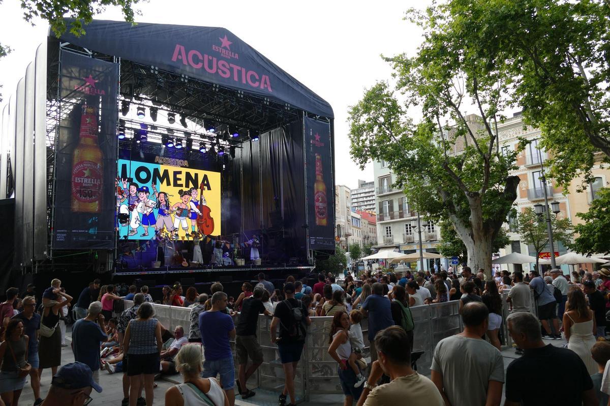 EN IMATGES | L'Acústica celebra la seva segona nit amb un ambient festiu i reivindicatiu