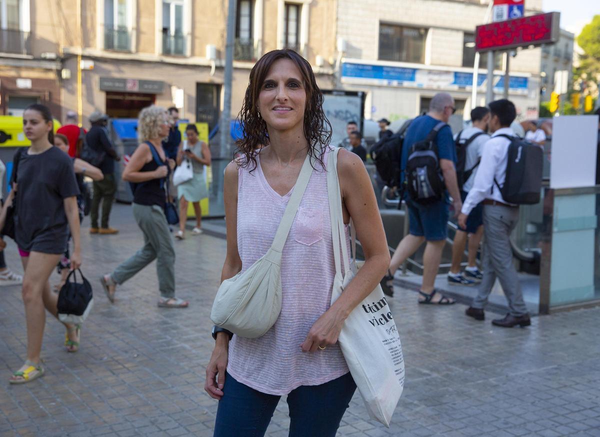 Sara Terrats, usuaria del bus alternativo a la L5 del metro por el corte entre Cornellà y Barcelona.